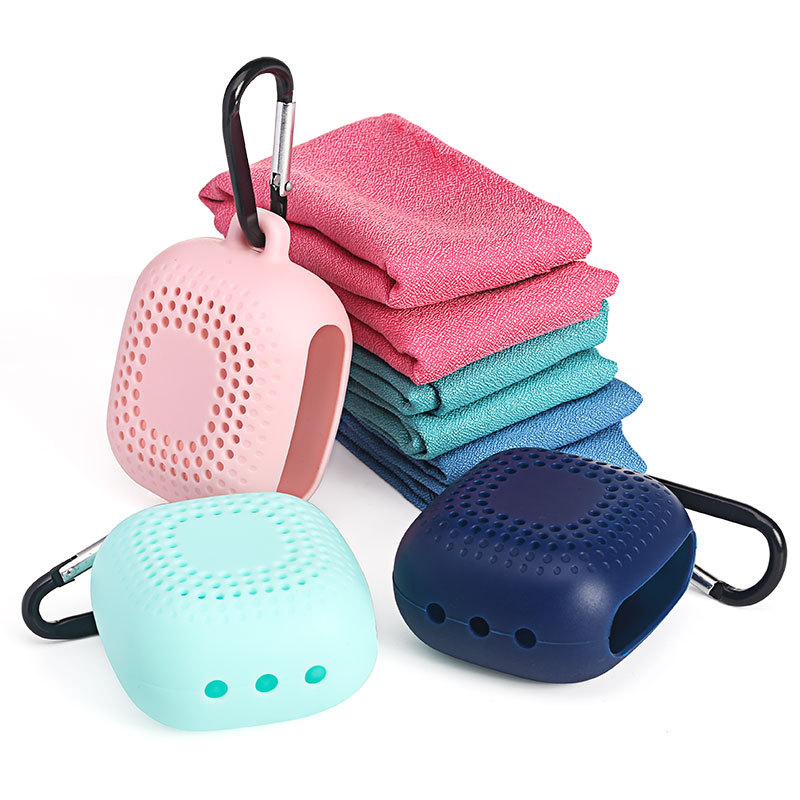 Mini Quick-Dry Towel with Silicone Case detail 1