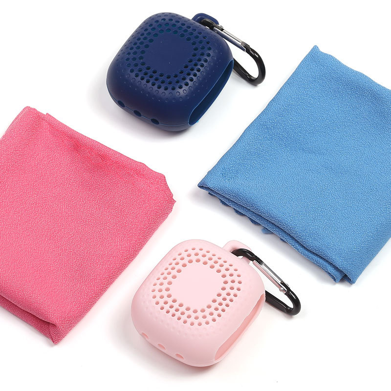 Mini Quick-Dry Towel with Silicone Case detail 2