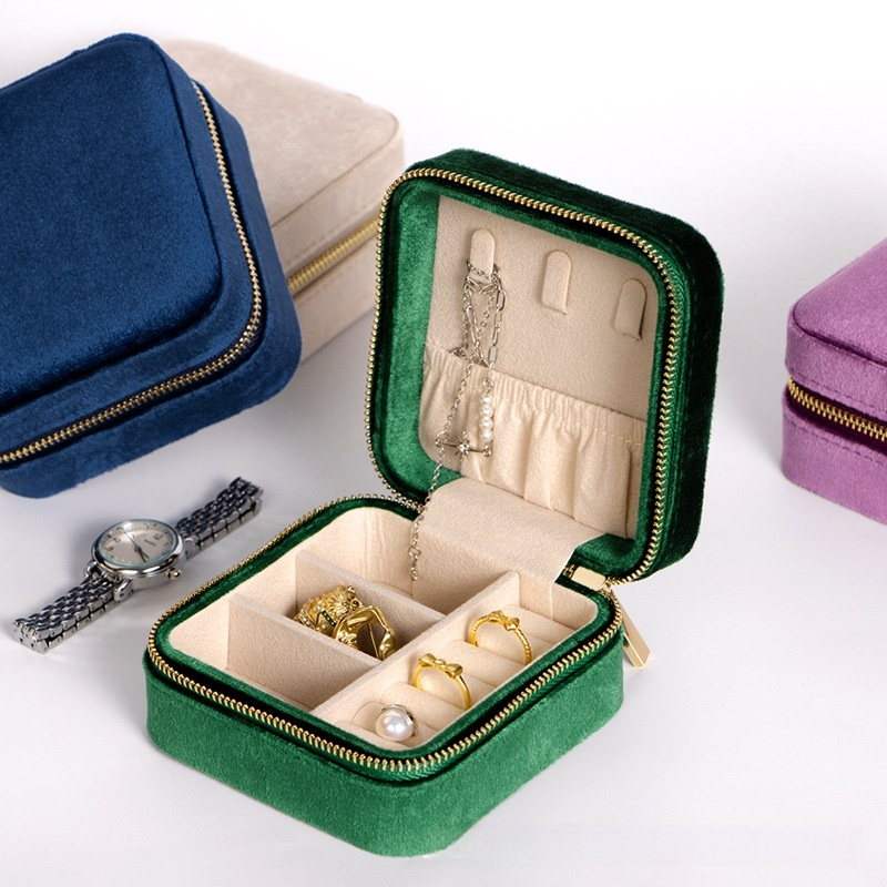 Velvet Travel Jewellery Box, Zip detail 1